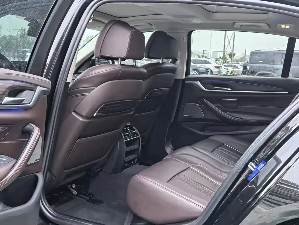 BMW 5 Series New Energy 2020 Mileage Upgraded Version 530Le Pioneer Version купить на сайте DeffCars