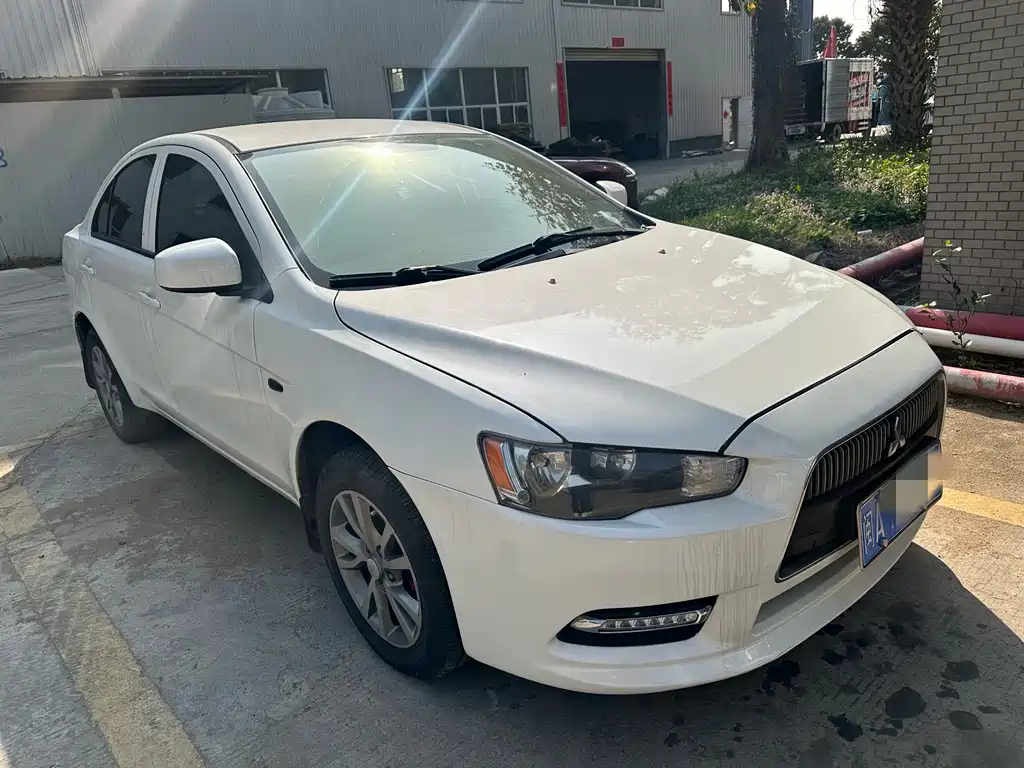 Yishen 2013 Fashion Edition 1.6L Manual Classic купить на сайте DeffCars