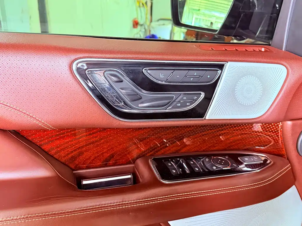 Navigator 2020 3.5T Long Axis Presidential Edition купить на сайте DeffCars