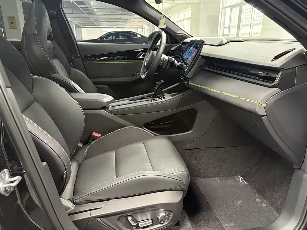 Lynk & Co 03 2023 2.0TD DCT Halo купить на сайте DeffCars