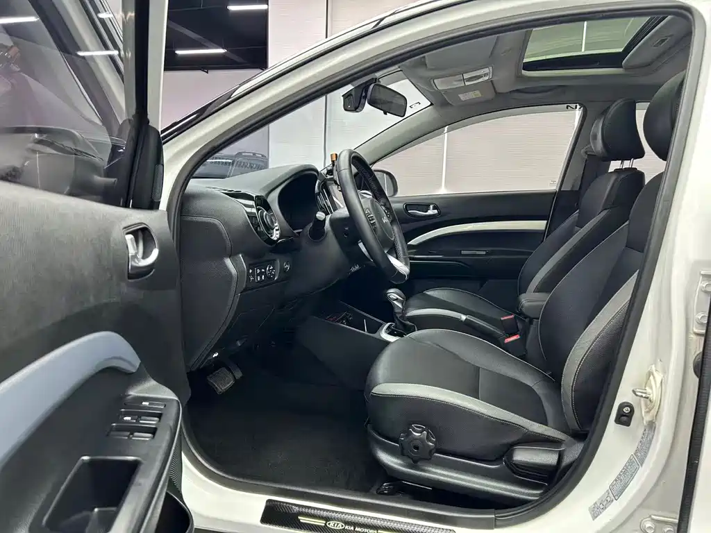 Yipao 2021 1.4L CVT sunroof model купить на сайте DeffCars