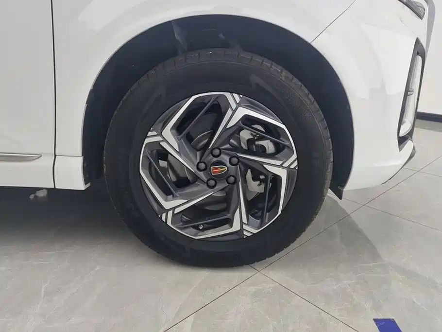 Hongqi HS3 2023 1.5T two-wheel drive good version купить на сайте DeffCars