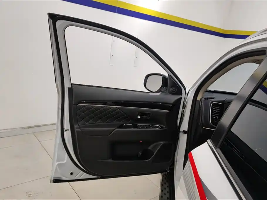 Outlander 2021 2.4L four-wheel drive exclusive version, 5 seats купить на сайте DeffCars
