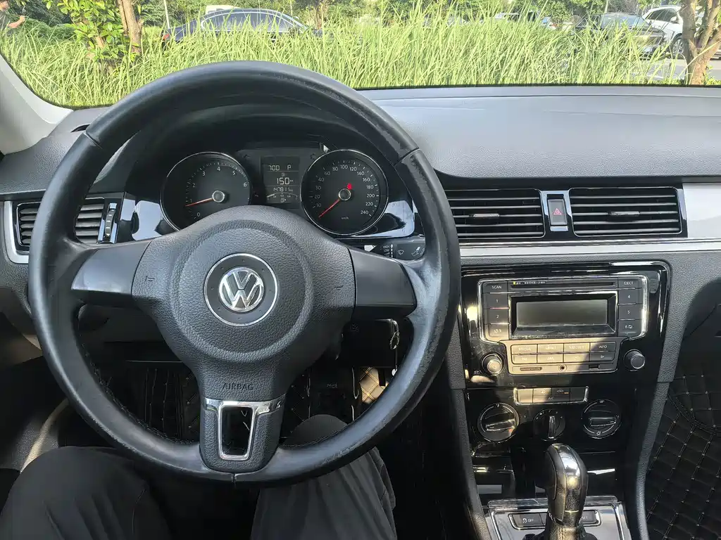 Bora 2014 1.6L automatic comfort type купить на сайте DeffCars