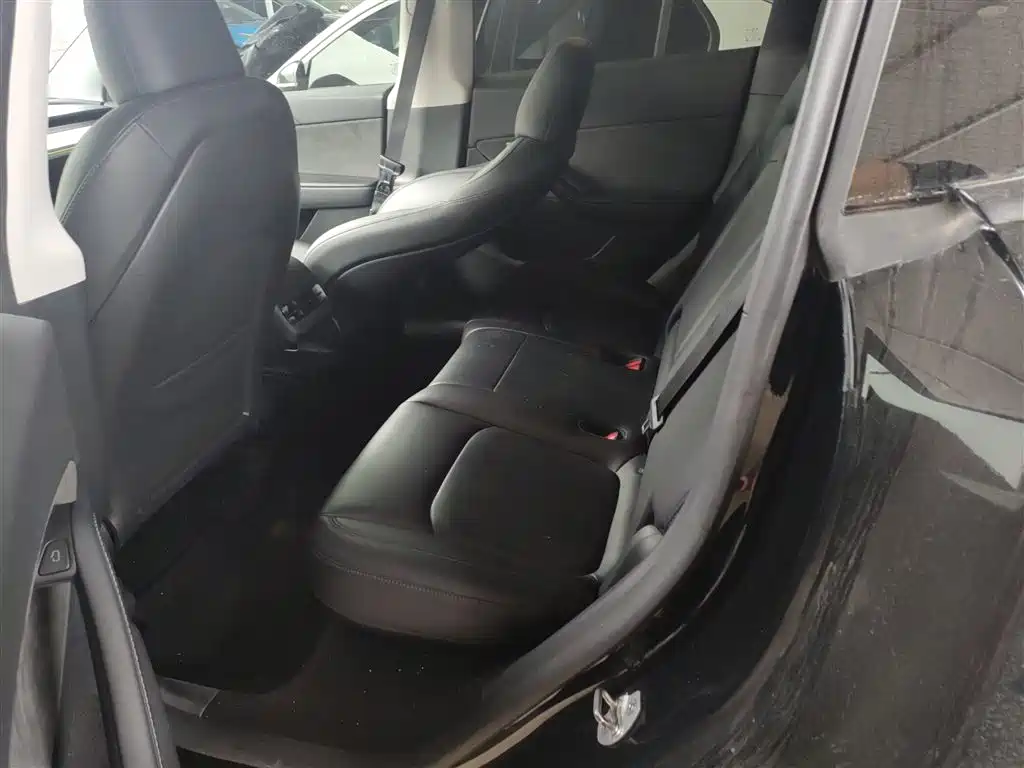 Model Y 2023 rear-wheel drive version купить на сайте DeffCars