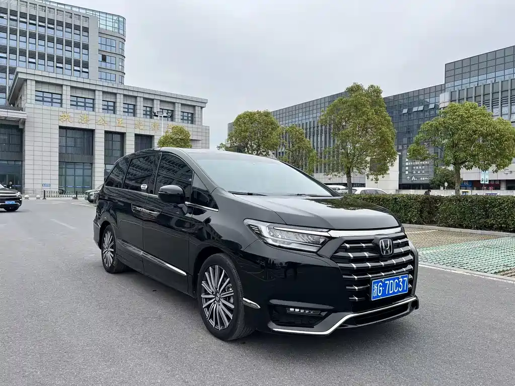 Alison 2022 2.0L e:HEV Deluxe Edition купить на сайте DeffCars