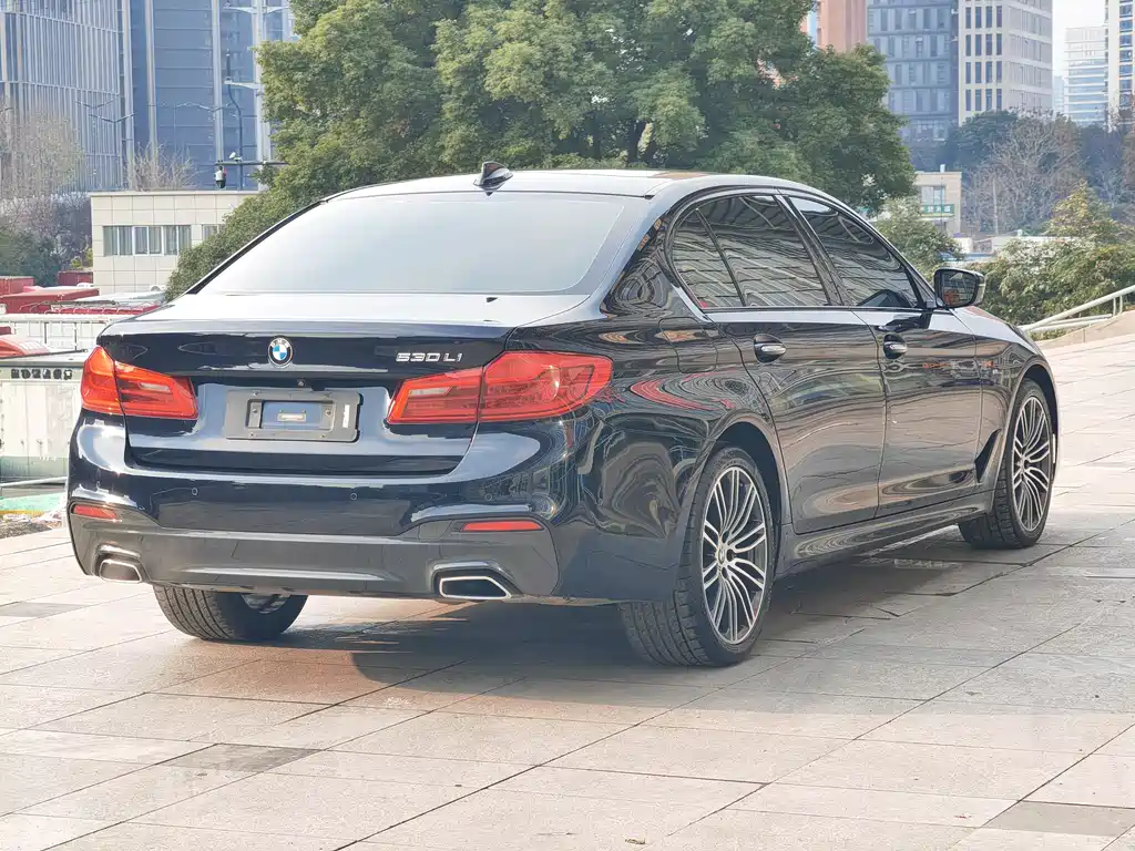 BMW 5 Series 2018 facelift 530Li Exclusive M Sports Package купить на сайте DeffCars