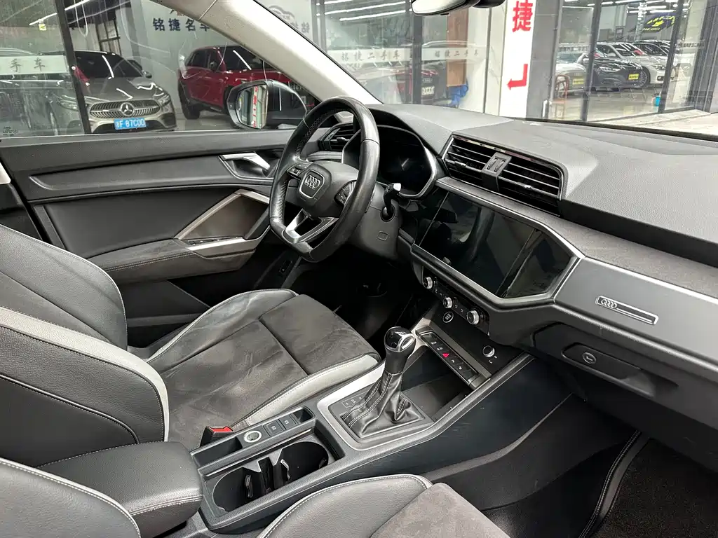 Audi Q3 2022 35 TFSI Fashionable and Dynamic купить на сайте DeffCars