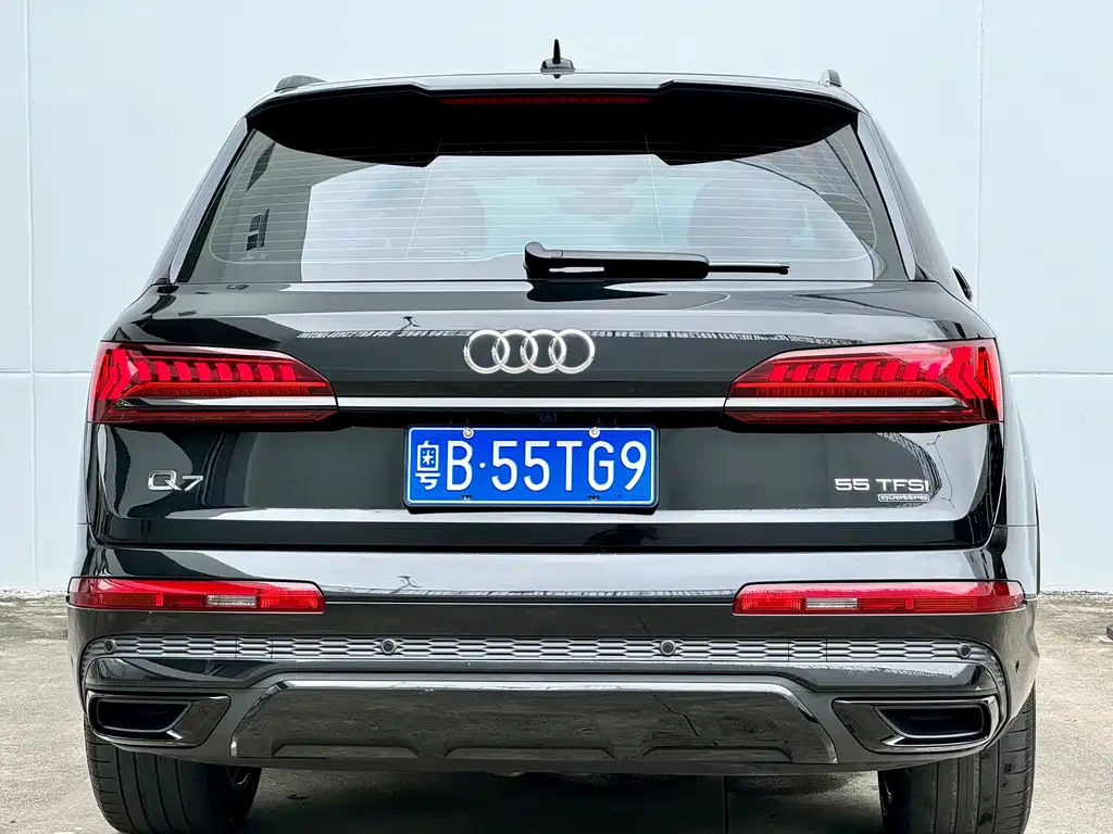 Audi Q7 2023 55 TFSI quattro S line sports version купить на сайте DeffCars