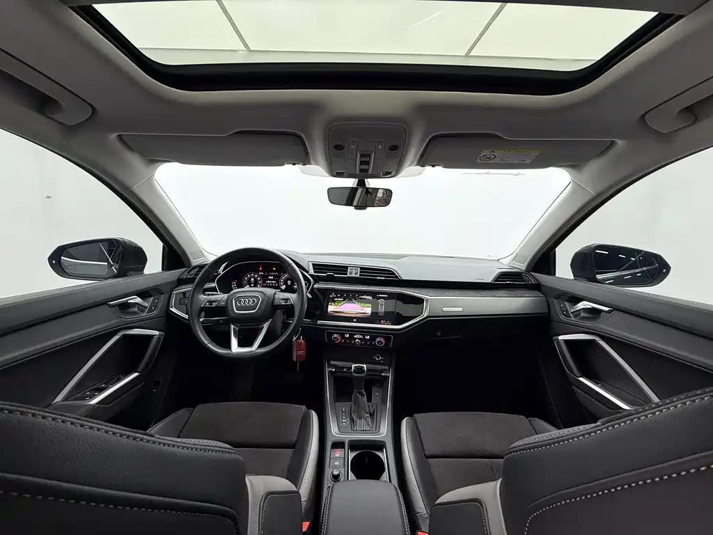 Audi Q3 2022 35 TFSI aggressive and dynamic купить на сайте DeffCars