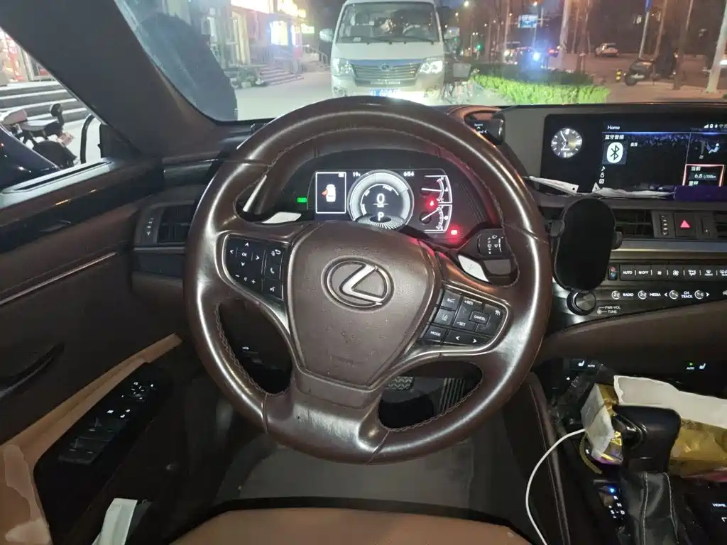 Lexus ES 2018 300h Excellence Edition National VI купить на сайте DeffCars