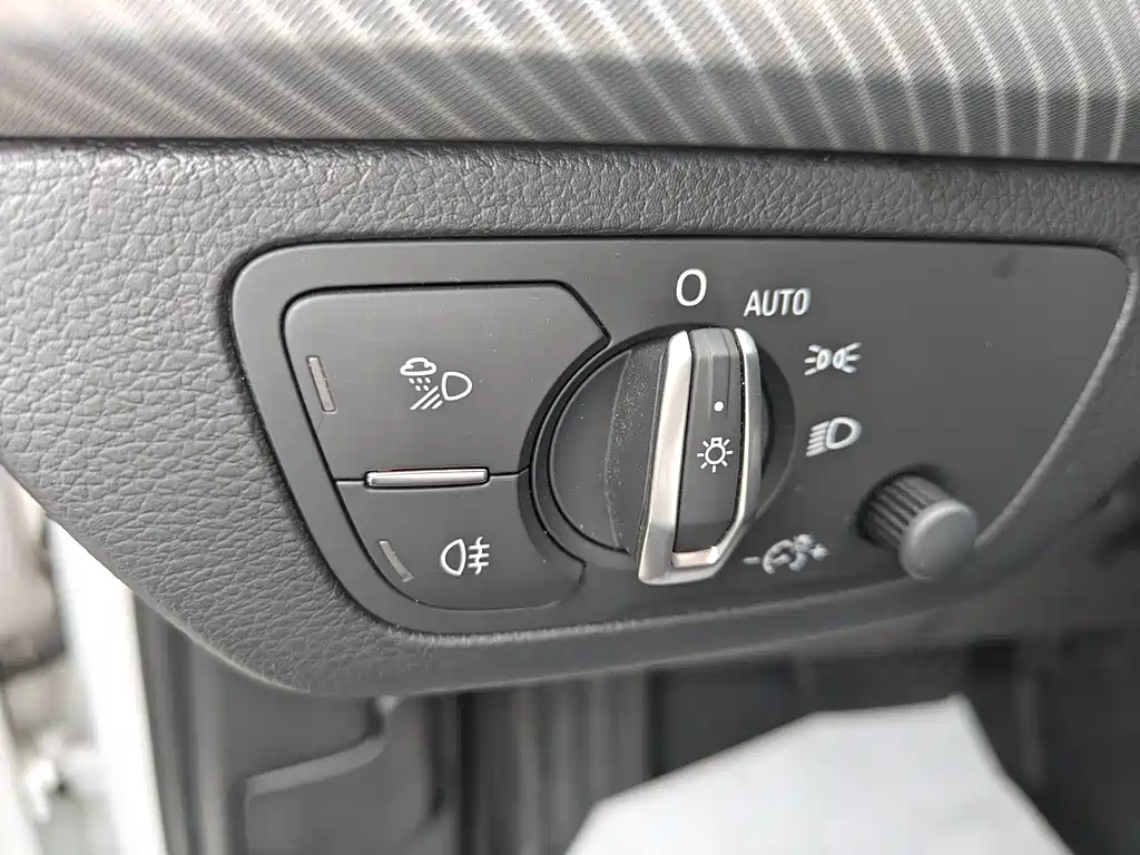 Audi Q5L 2018 45 TFSI Exclusive Fashion Model National VI купить на сайте DeffCars
