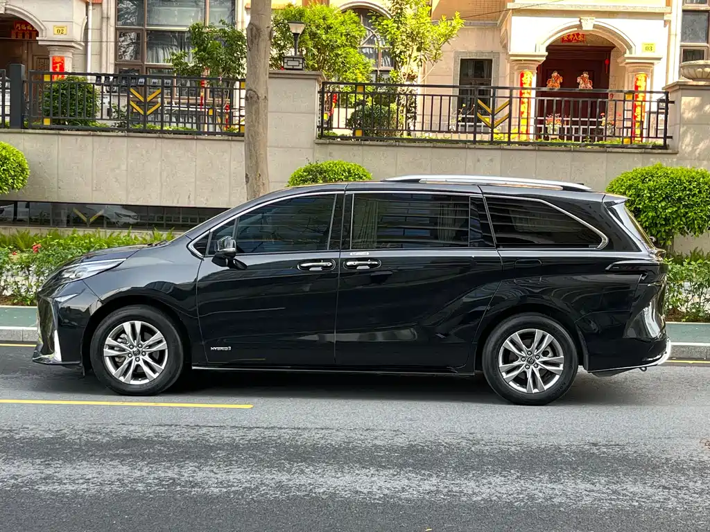 SIENNA 2023 2.5L Hybrid Premium Edition купить на сайте DeffCars