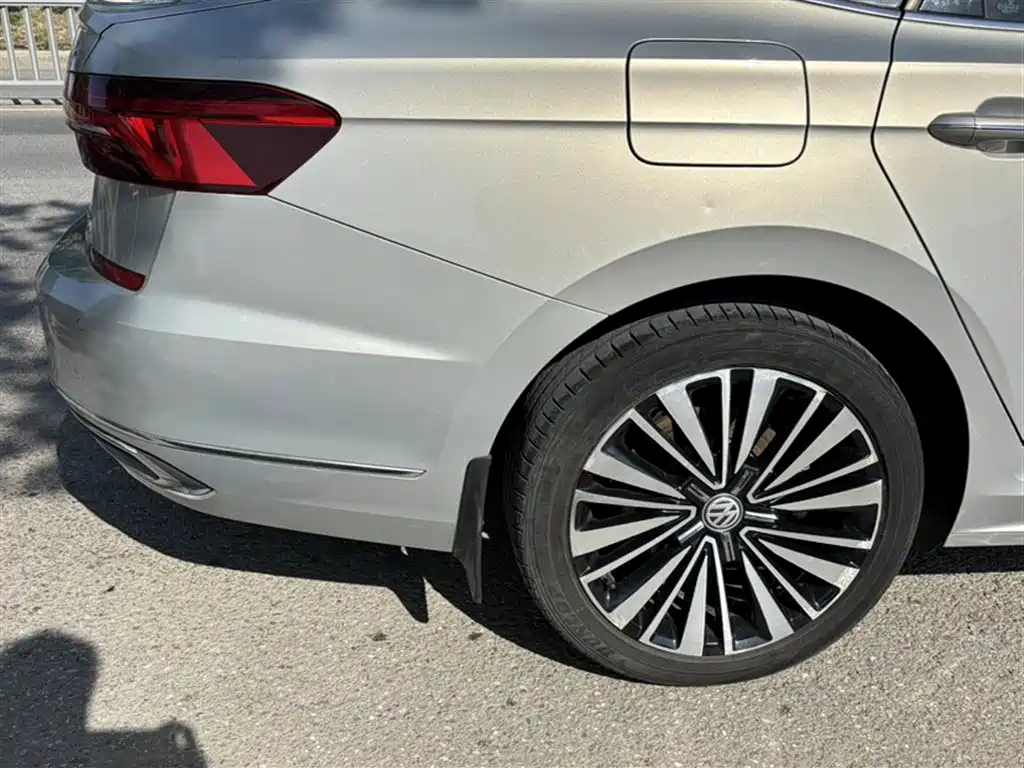 Passat 2019 330TSI Deluxe Edition National VI купить на сайте DeffCars