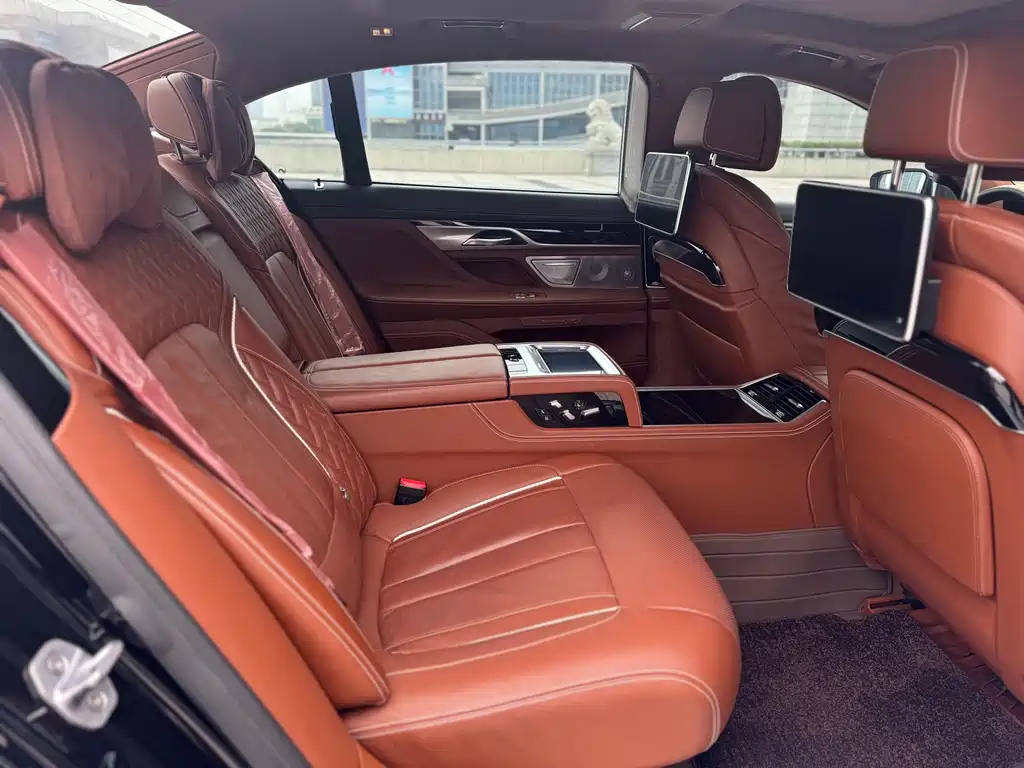 BMW 7 Series 2018 740Li xDrive Exclusive Excellence Package купить на сайте DeffCars