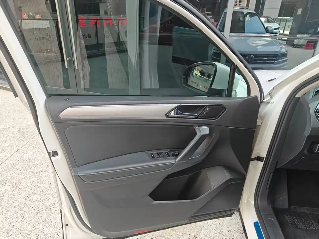 Tiguan L 2019 330TSI automatic two-wheel drive panoramic comfort version National VI купить на сайте DeffCars
