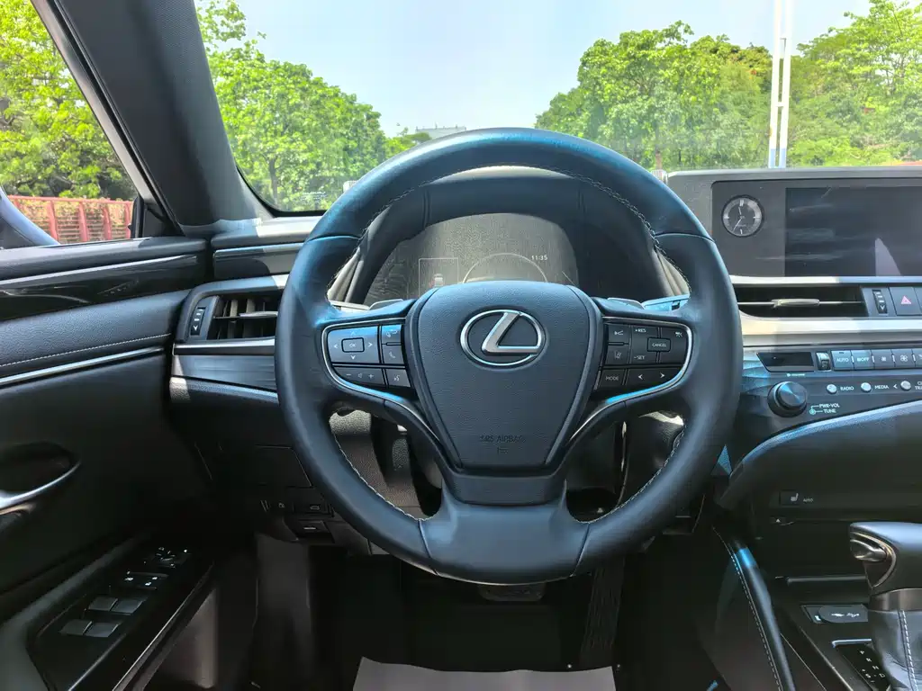 Lexus ES 2018 200 Excellence Edition National V купить на сайте DeffCars