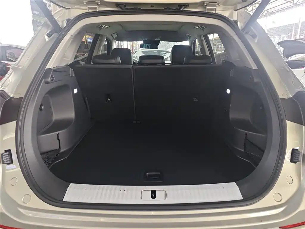 Hongqi HS5 2023 2.0T Qixiang Pro version купить на сайте DeffCars