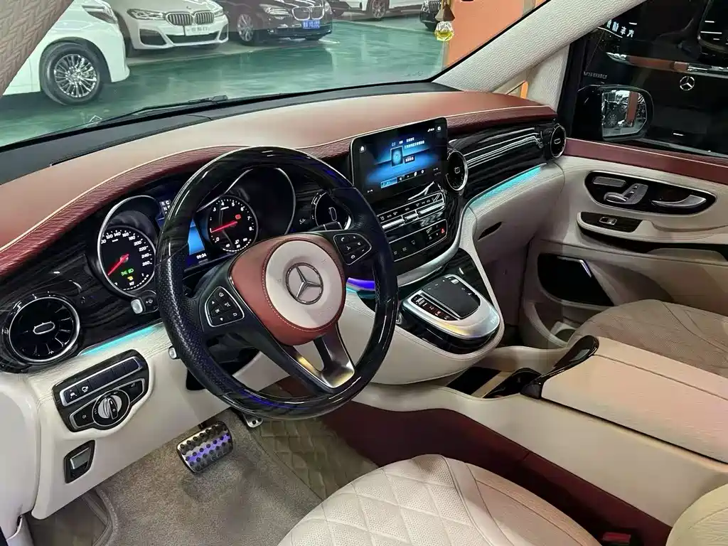 Mercedes-Benz V-Class 2022 V 260 L Long Wheelbase Luxury Edition купить на сайте DeffCars