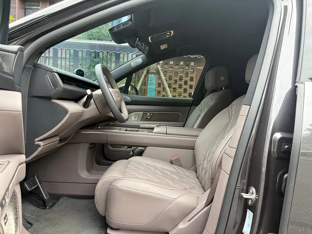NIO ES8 2026 Six-seater Executive Signature Edition купить на сайте DeffCars