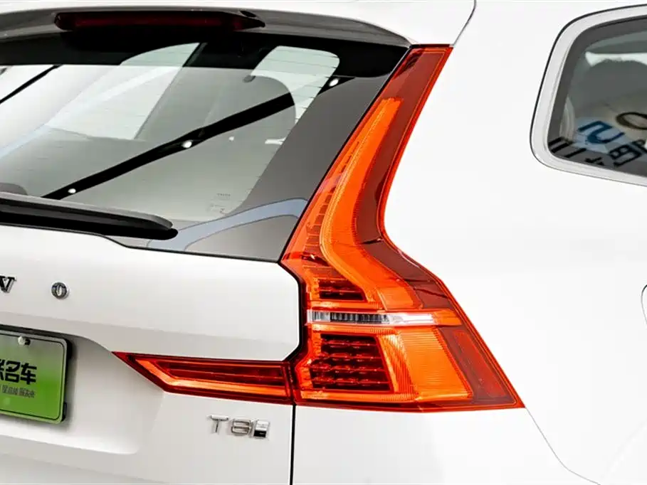 Volvo XC60 plug-in hybrid 2025 plug-in hybrid long-range four-wheel drive Zhiya luxury version купить на сайте DeffCars