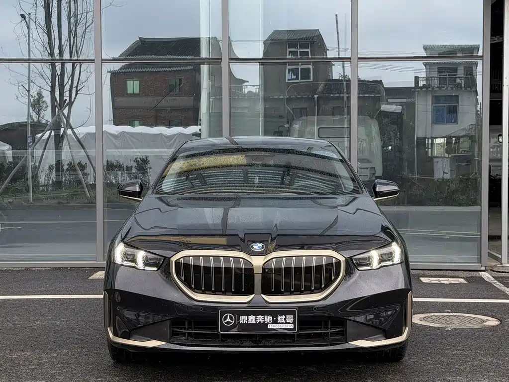 BMW 5 Series 2024 530Li Exclusive Luxury Package купить на сайте DeffCars