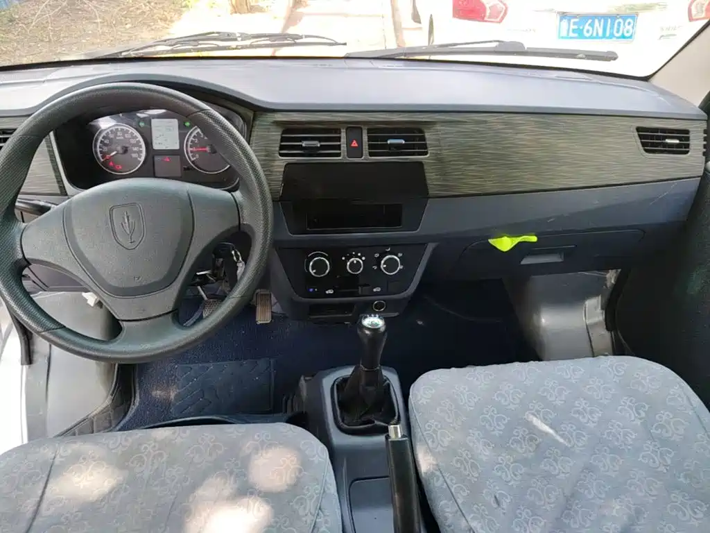 Hiace X30 2023 model 1.5L super luxury van 2/5 seats non-air conditioning version SWC15M купить на сайте DeffCars