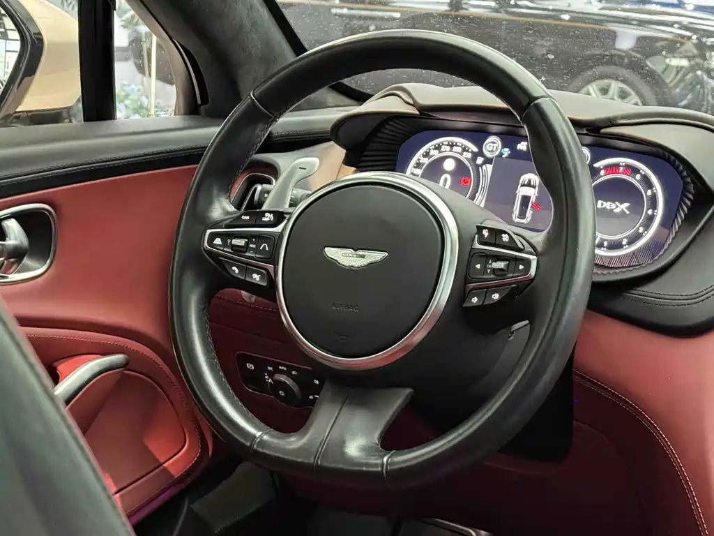 Aston Martin DBX 2023 3.0T STRAIGHT-SIX купить на сайте DeffCars
