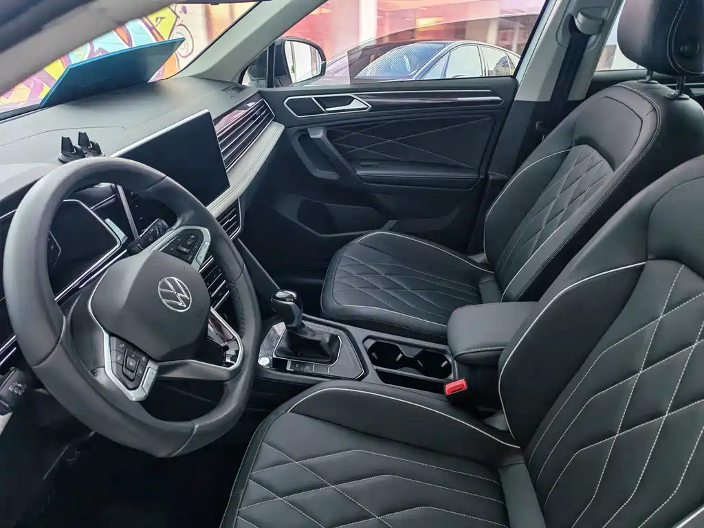 Tiguan L 2024 Outstanding Model 300TSI Automatic Two-wheel Drive Dragon Edition купить на сайте DeffCars