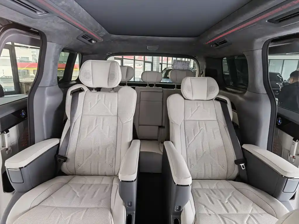 Jikrypton 009 2024 seven-seat aisle version four-wheel drive 108kWh купить на сайте DeffCars