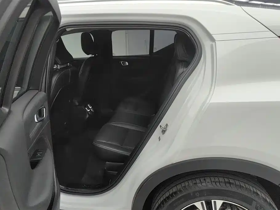 Volvo XC40 2021 T4 four-wheel drive Zhiyuan Deluxe Edition купить на сайте DeffCars