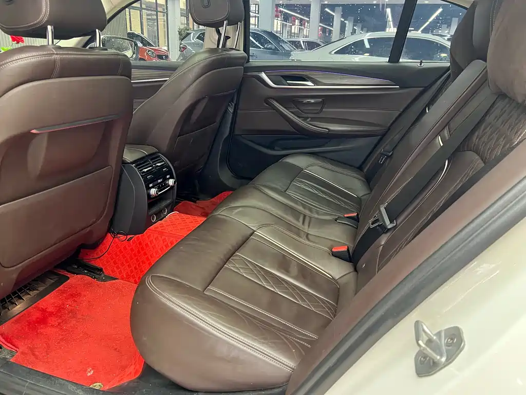 BMW 5 Series New Energy 2019 530Le Luxury Package купить на сайте DeffCars