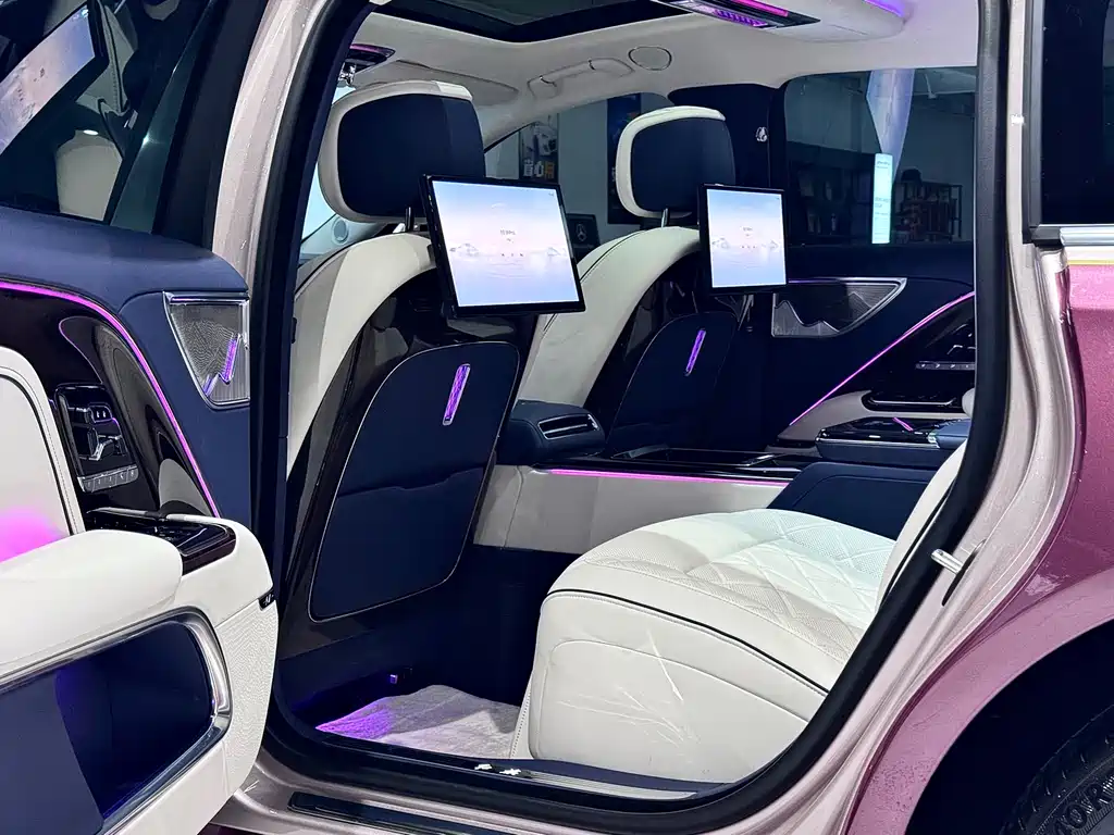 Hongqi Golden Sunflower Guoya 2024 4.0T V8 version купить на сайте DeffCars