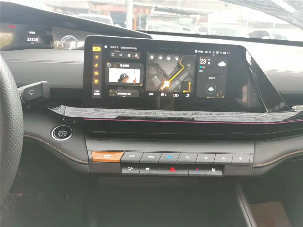 Changan UNI-V 2024 1.5T premium model купить на сайте DeffCars