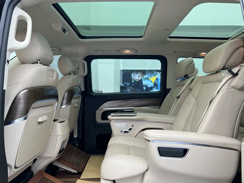 Mercedes-Benz V-Class 2021 V 260 L Long Wheelbase Luxury Edition купить на сайте DeffCars