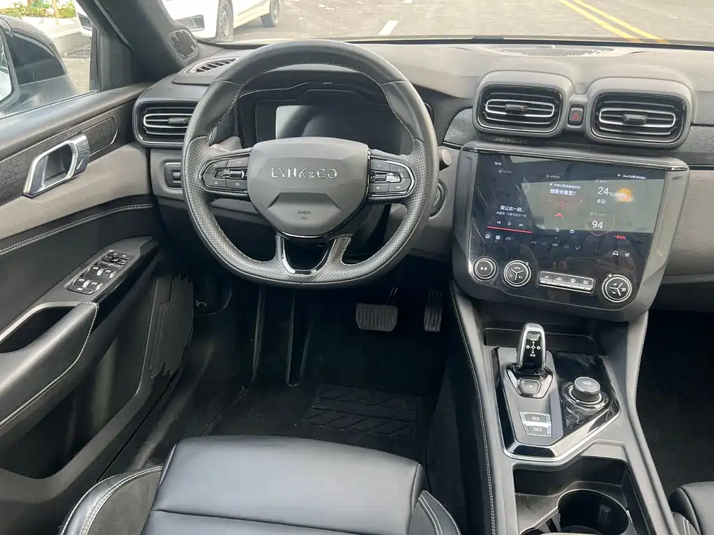 Lynk & Co 03 2022 1.5TD DCT Pro купить на сайте DeffCars