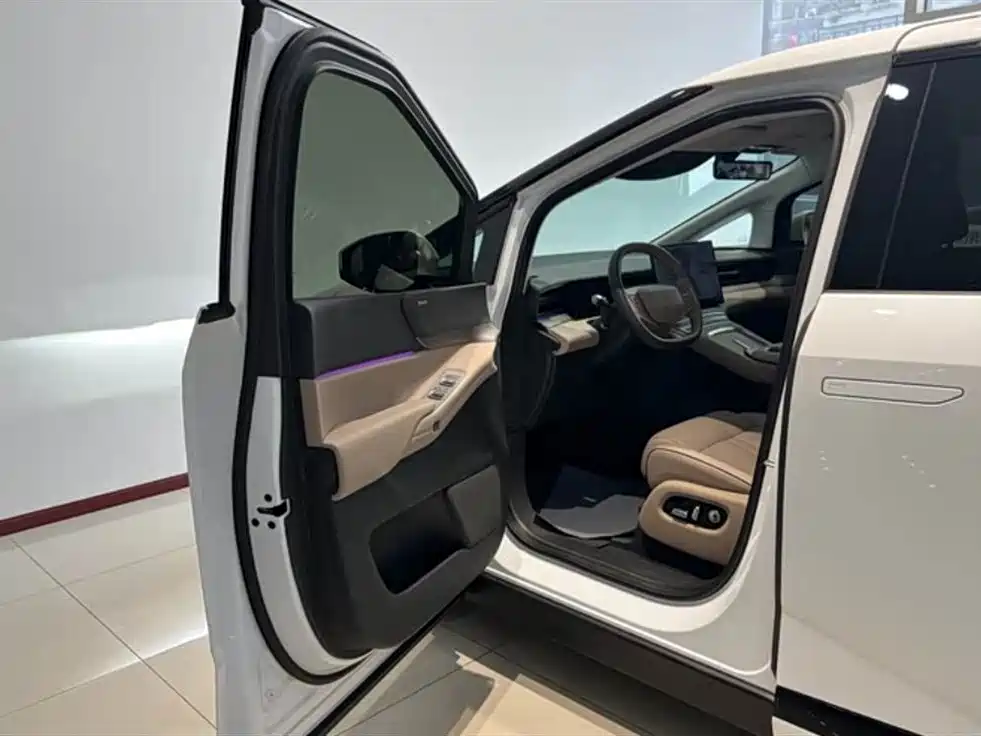 Xpeng X9 2025 pure electric 740 long battery life Max купить на сайте DeffCars