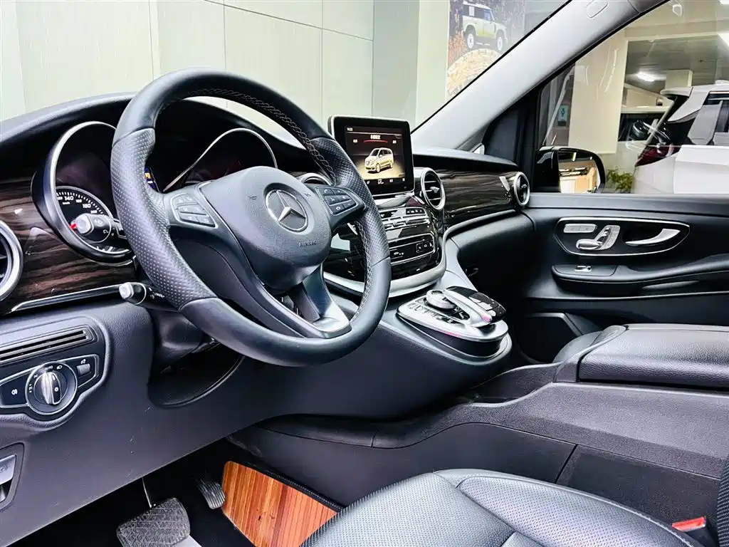 Mercedes-Benz V-Class 2017 V 260 Premium Edition купить на сайте DeffCars