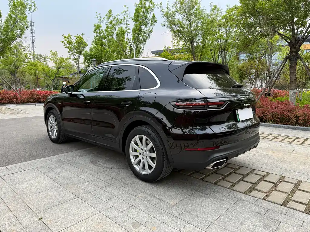 Cayenne New Energy 2021 Cayenne E-Hybrid 2.0T купить на сайте DeffCars