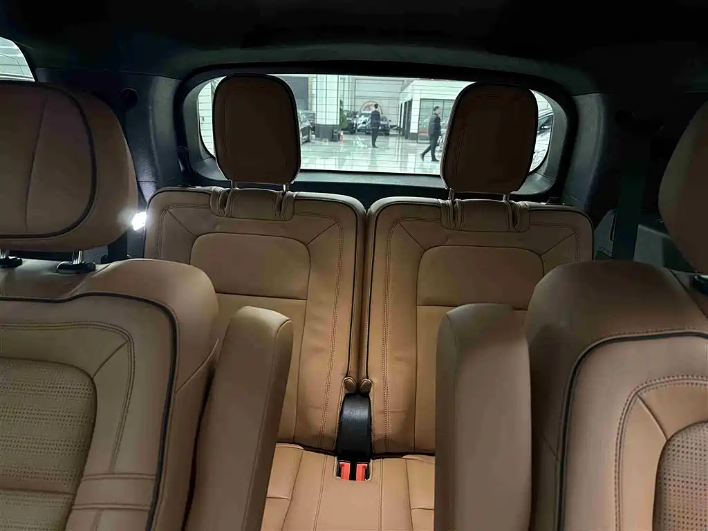 Aviator 2024 3.0T V6 four-wheel drive Presidential Edition six seats купить на сайте DeffCars