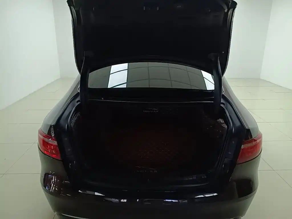 Jaguar XFL 2020 XFL 2.0T P250 four-wheel drive exclusive edition купить на сайте DeffCars