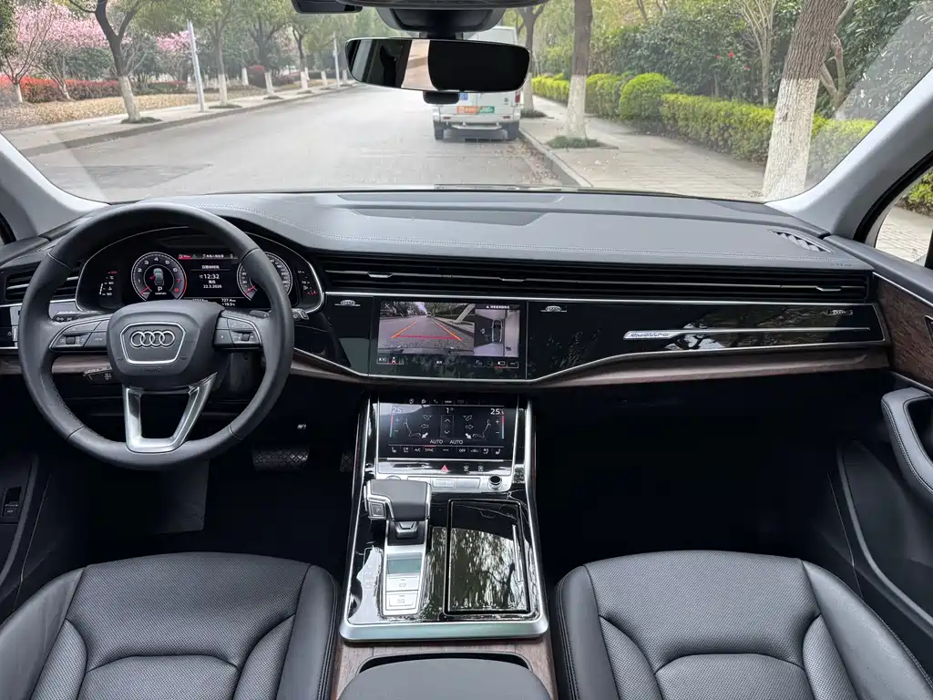 Audi Q7 2023 45 TFSI quattro S line sports купить на сайте DeffCars