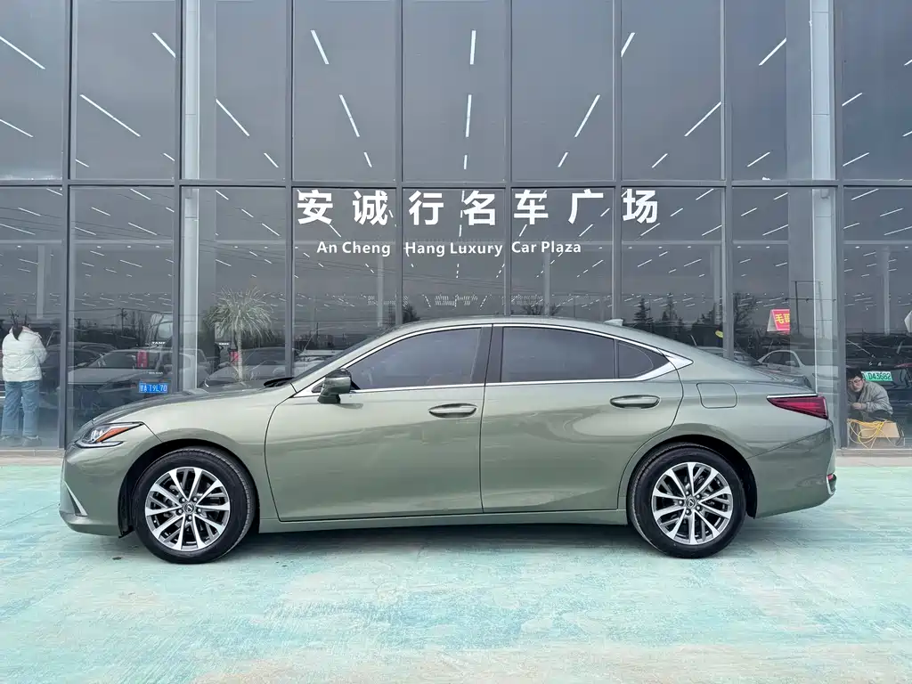 Lexus ES 2023 200 Excellence Edition купить на сайте DeffCars