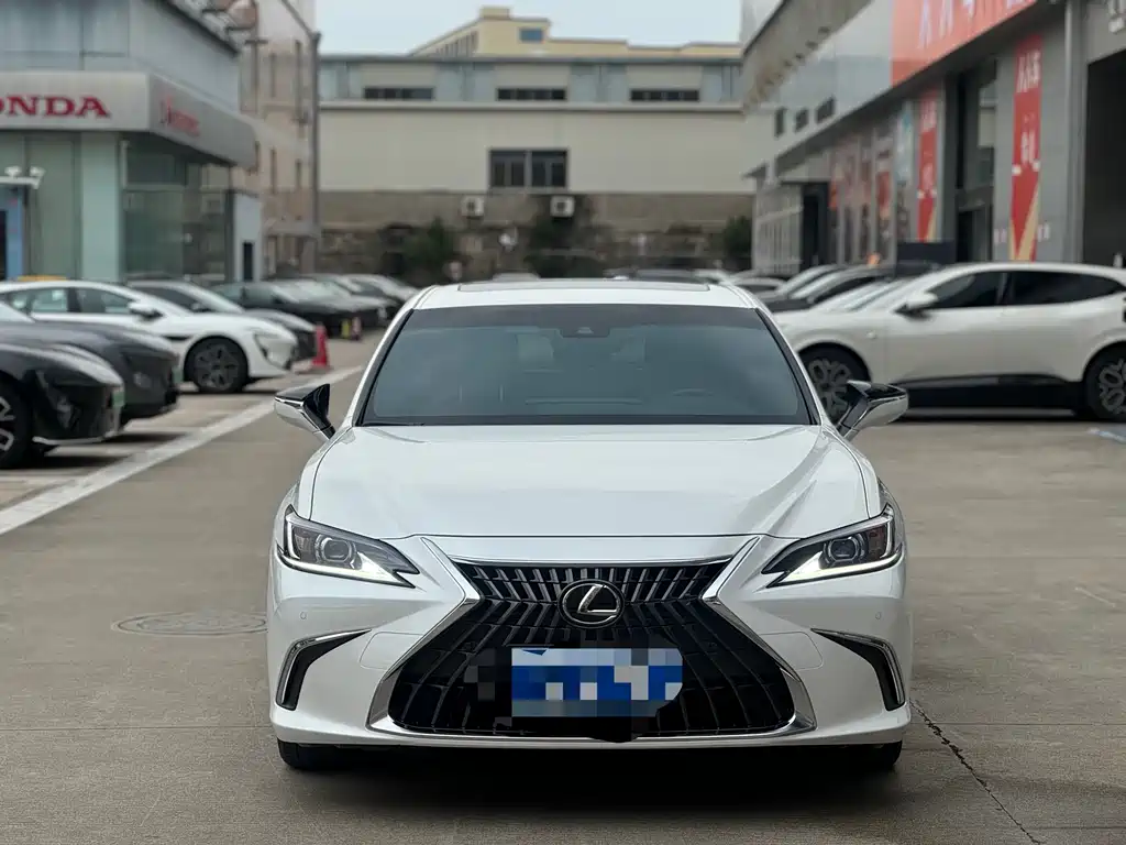 Lexus ES 2023 200 Excellence Edition купить на сайте DeffCars