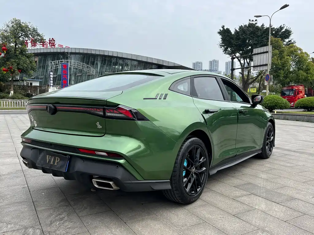 Changan UNI-V 2024 1.5T premium model купить на сайте DeffCars