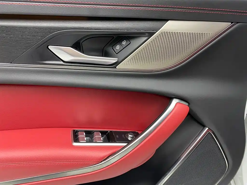 Jaguar XFL 2022 XFL 2.0T P250 two-wheel drive elite sports version купить на сайте DeffCars