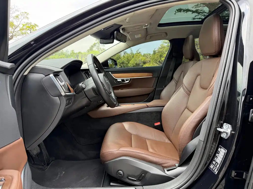 Volvo S90 2020 T5 Zhiyi Luxury Edition купить на сайте DeffCars