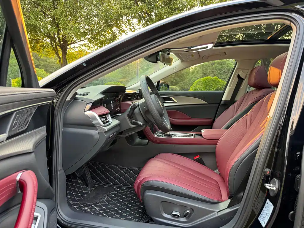 Hongqi H5 2024 1.5T DCT Zhilian Qiyun Edition купить на сайте DeffCars