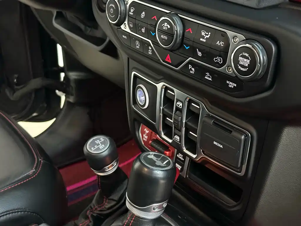 Wrangler 2021 2.0T Robin Hood Four-Door Edition купить на сайте DeffCars