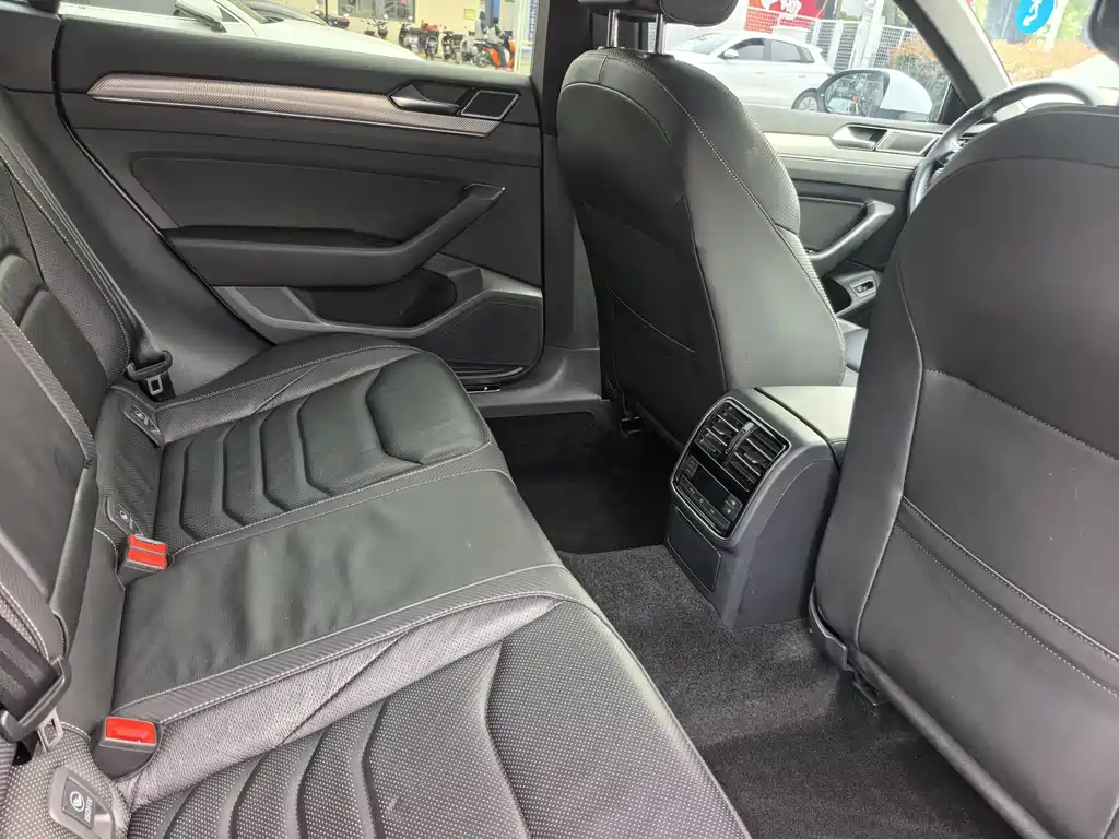 FAW-Volkswagen CC 2019 330TSI Charming Edition National VI купить на сайте DeffCars